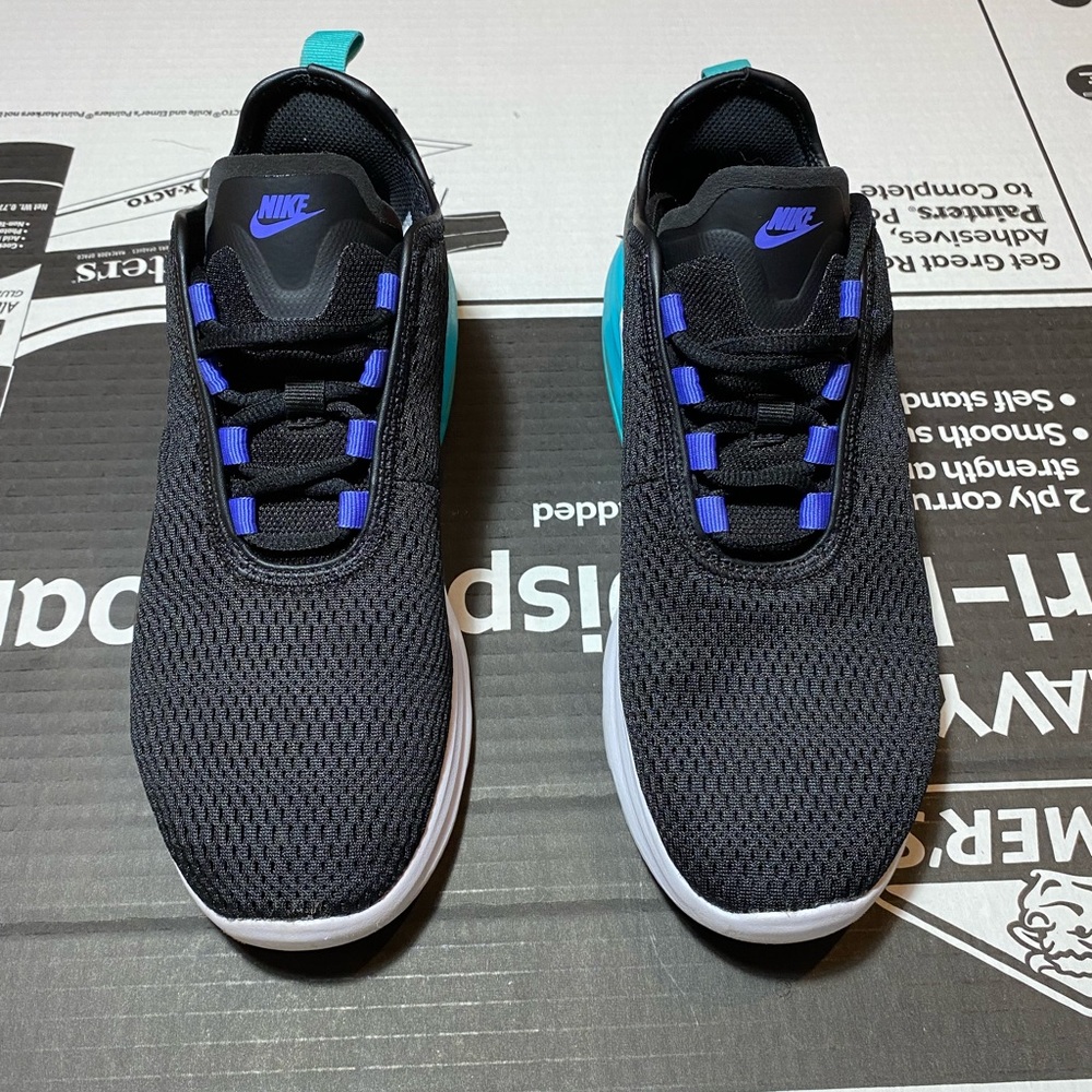 NIKE AIR MOTION 2 SIZE 9 HAVE BEEN WORN BUT YOU CANT TELL IF I DIDN’T TELL YOU